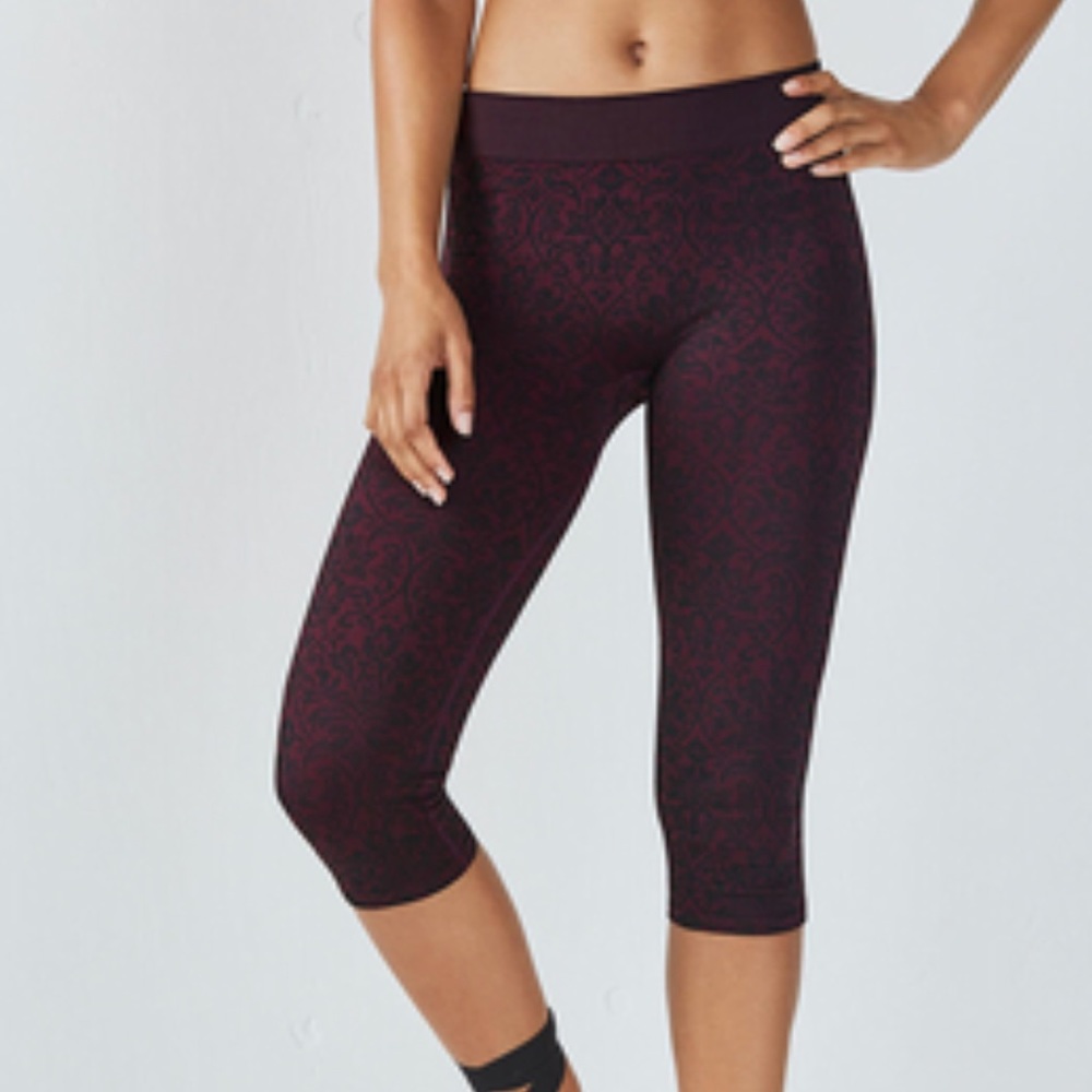 Fabletics Sebastian Capri legging, Purple/ Black